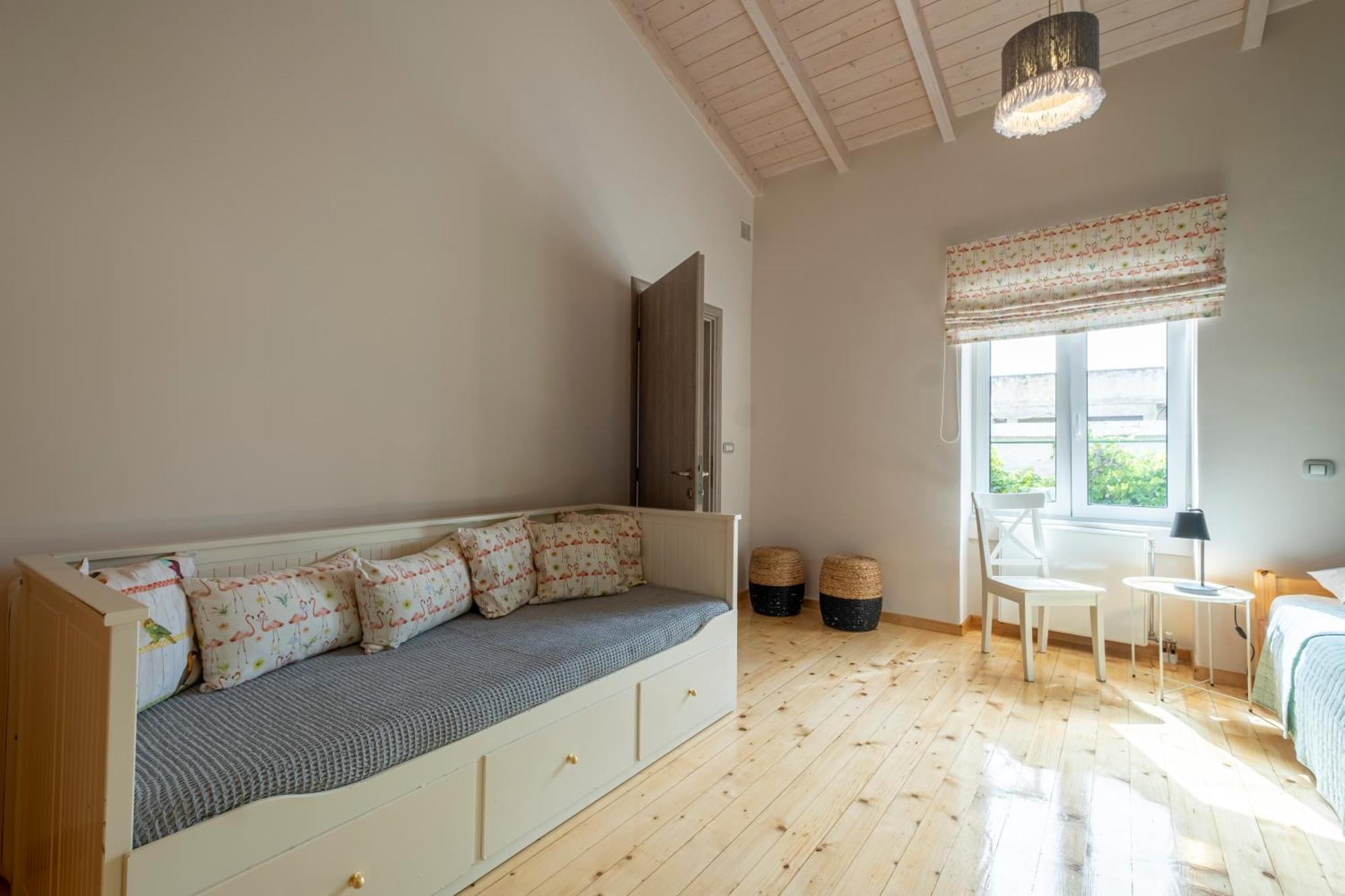 Oasis Home Tolo Bagian luar foto