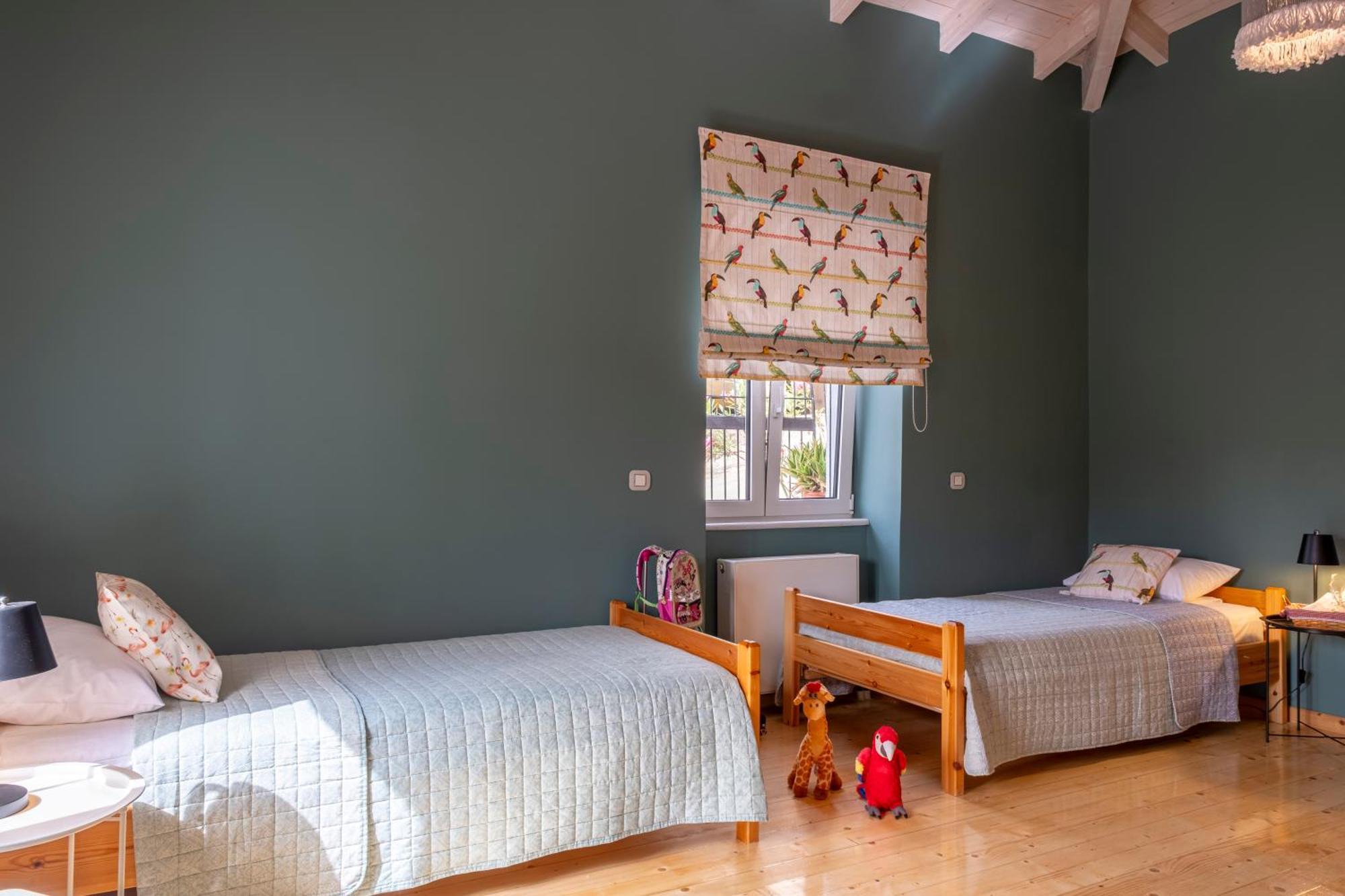 Oasis Home Tolo Bagian luar foto