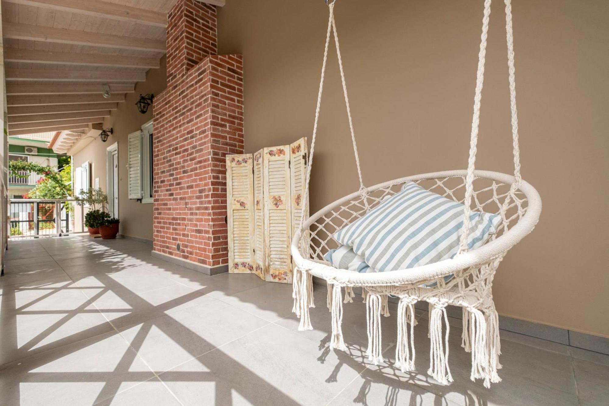 Oasis Home Tolo Bagian luar foto