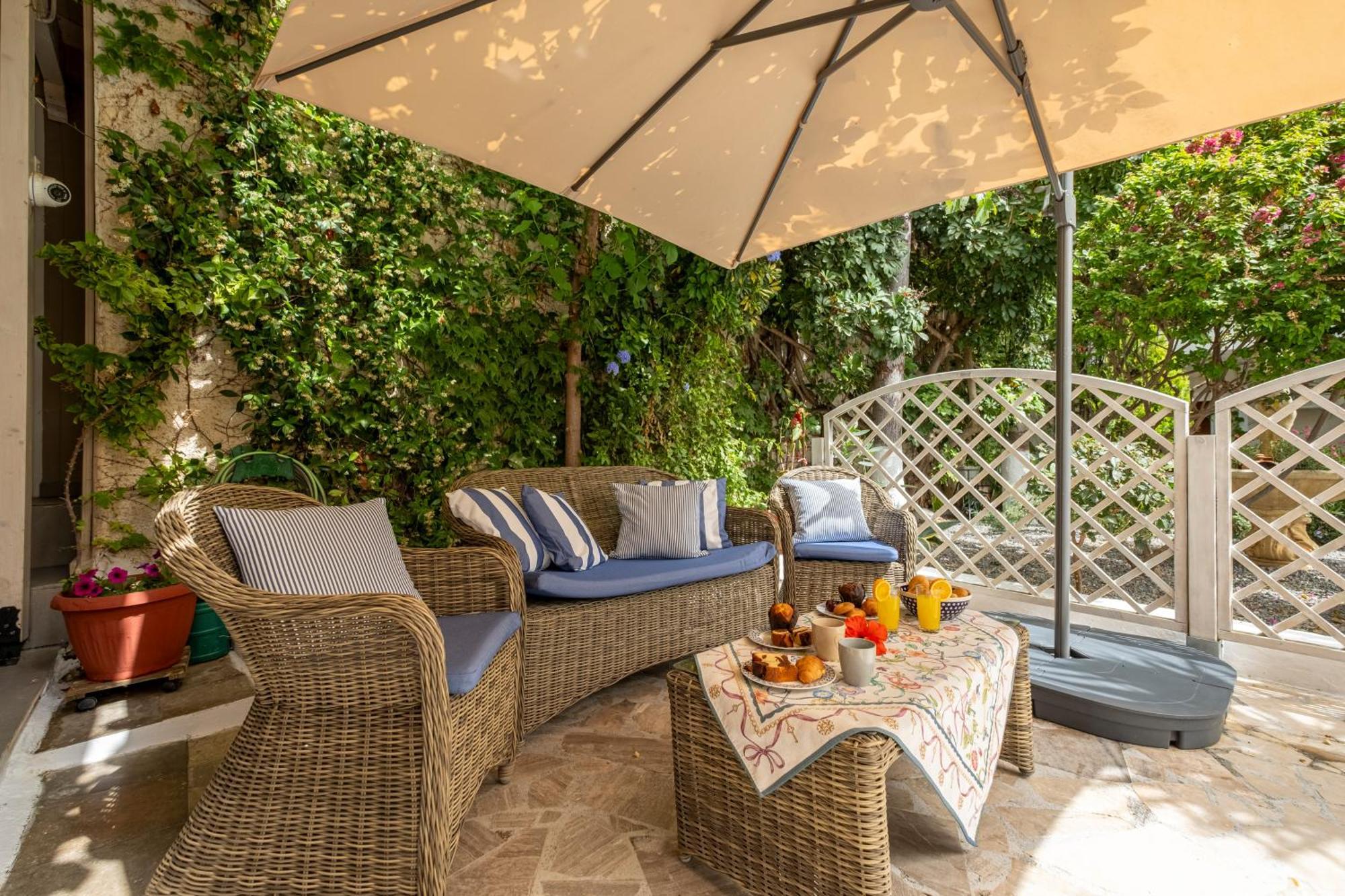 Oasis Home Tolo Bagian luar foto